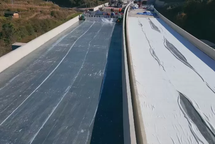 Errección autocontrolante de poliuretano a base de agua